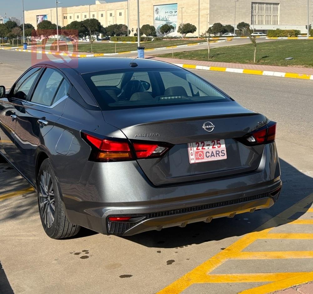 نيسان ألتيما